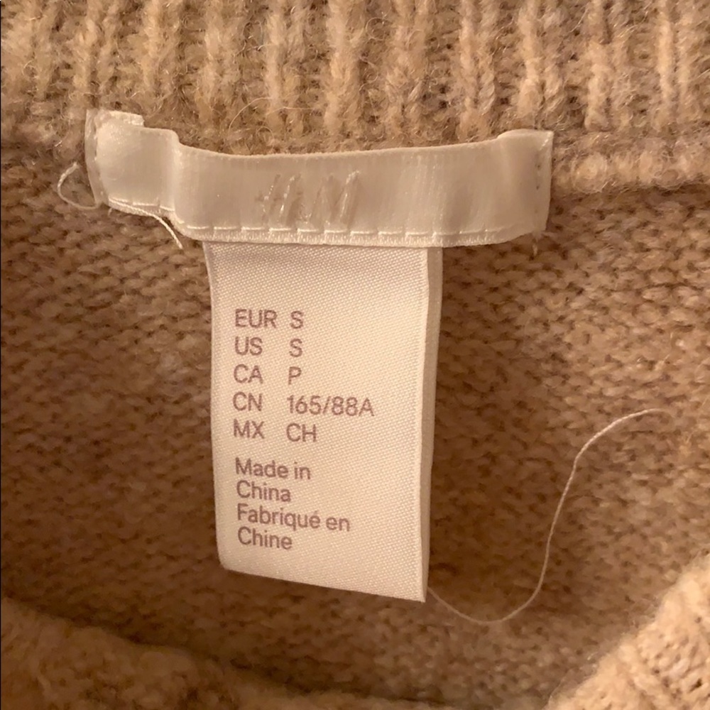 H&M Sweater - Picture 2 of 5